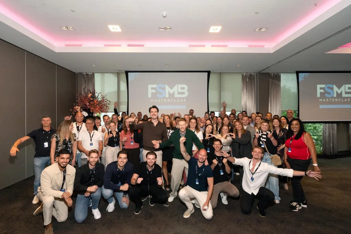 Groepsfoto van de FSMB-community tijdens een evenement